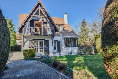 Maison à vendre à Chavenay, Yvelines, Île-de-France, avec Leggett Immobilier
