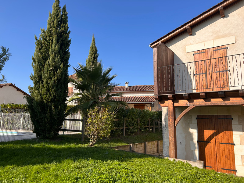 Commerce à vendre à Aubeterre-sur-Dronne, Charente - 620.100 € - photo 1