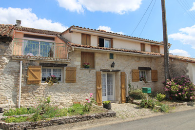 Maison à vendre à Vanzay, Deux-Sèvres, Poitou-Charentes, avec Leggett Immobilier