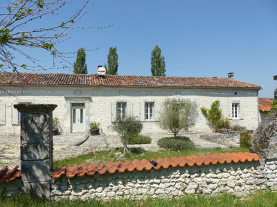 Maison à vendre à Chillac, Charente, Poitou-Charentes, avec Leggett Immobilier