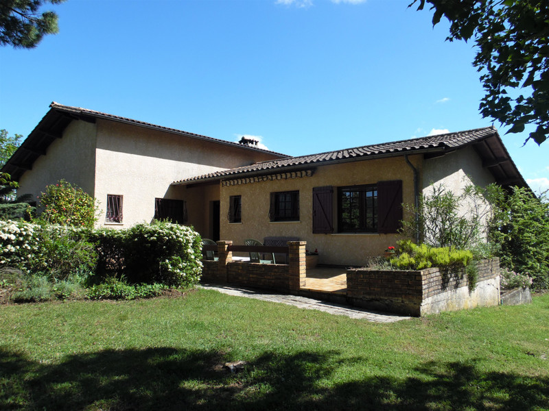 French property for sale in Saint-Savin, Gironde - €367,500 - photo 2