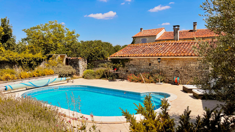French property for sale in Sonnac, Charente-Maritime - &#8364;525,000 - photo 5