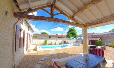 Maison à vendre à Ranville-Breuillaud, Charente, Poitou-Charentes, avec Leggett Immobilier
