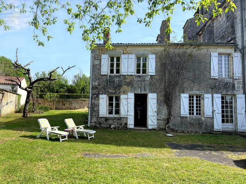 French property for sale in Annepont, Charente-Maritime - €249,994 - photo 0