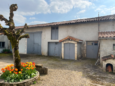 French property for sale in Ruffec, Charente - €399,000 - photo 9