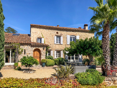 Superb Provencal stone mas. 8 bedrooms, swimming pool, guest house. 5 mins from a beautiful medieval village. 