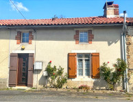 Propriété à vendre à Oradour-Fanais, Charente - 52 600 € - photo n°1