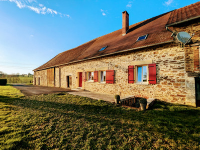 Maison à vendre à Saint-Priest-les-Fougères, Dordogne, Aquitaine, avec Leggett Immobilier