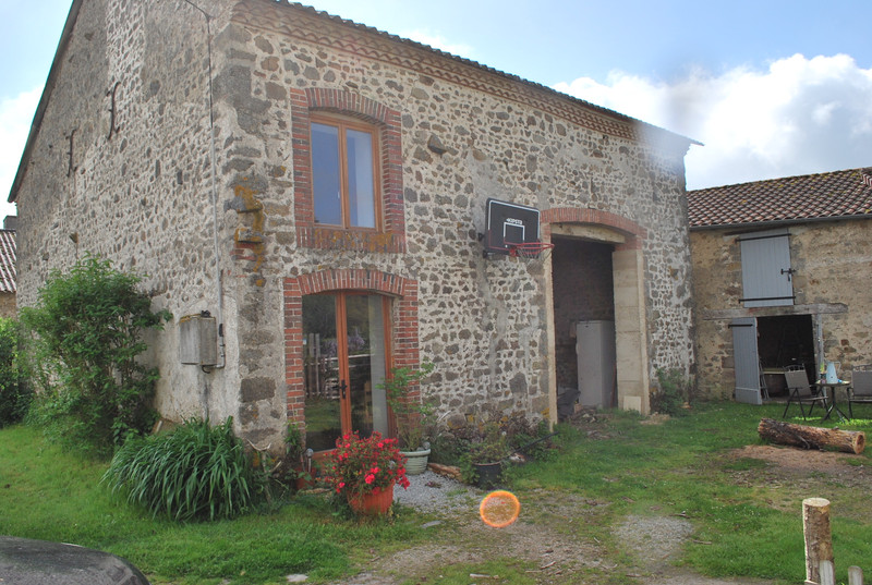 French property for sale in Oradour-Saint-Genest, Haute-Vienne - €250,000 - photo 10