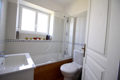 French property for sale in Treffiagat, Finistère - €249,532 - photo 9