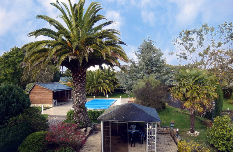 French property for sale in Plourivo, Côtes-d'Armor - €599,000 - photo 0