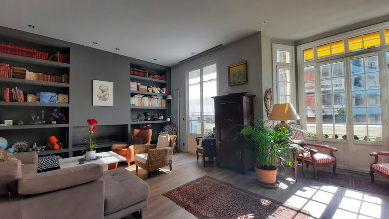 French property for sale in Nice, Alpes-Maritimes - €820,000 - photo 0