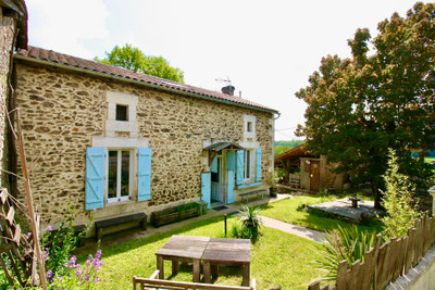 Maison à vendre à Écuras, Charente, Poitou-Charentes, avec Leggett Immobilier