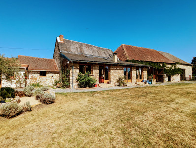 Maison à vendre à Jumilhac-le-Grand, Dordogne, Aquitaine, avec Leggett Immobilier