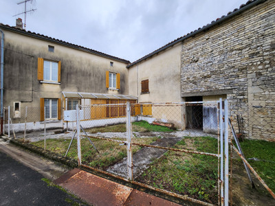 Maison à vendre à Fouqueure, Charente, Poitou-Charentes, avec Leggett Immobilier