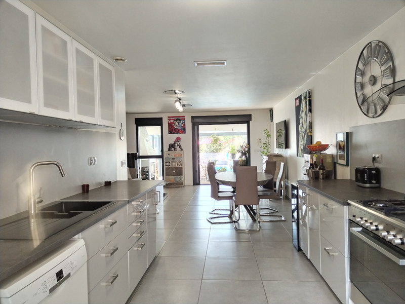 French property for sale in Méounes-lès-Montrieux, Var - €555,000 - photo 3