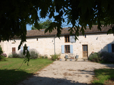 Chalet à vendre à Oradour-sur-Vayres, Haute-Vienne, Limousin, avec Leggett Immobilier