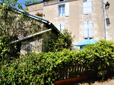Maison à vendre à Montmoreau, Charente, Poitou-Charentes, avec Leggett Immobilier