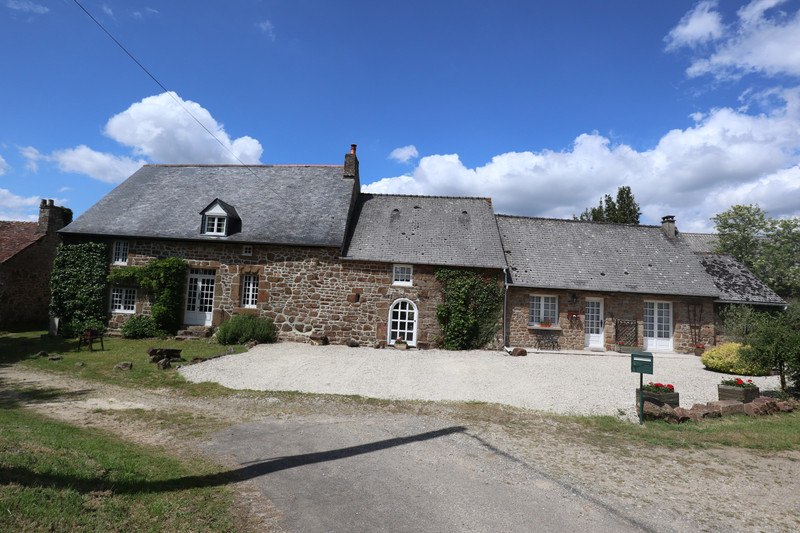 Maison à vendre à Saint-Mars-d'Égrenne, Orne - 289 000 € - photo 1