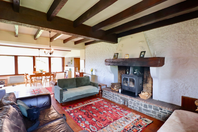 French property for sale in Écuras, Charente - €212,000 - photo 2