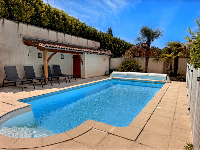 Propriété à vendre à Aubeterre-sur-Dronne, Charente - 561 800 €