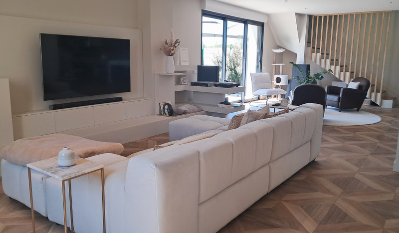 French property for sale in Villegouge, Gironde - €940,000 - photo 5