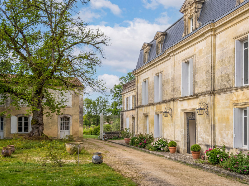 French property for sale in Cognac, Charente - €698,250 - photo 2