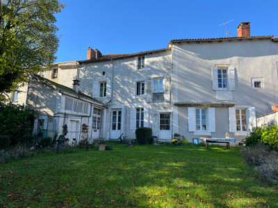Maison à vendre à Thiviers, Dordogne, Aquitaine, avec Leggett Immobilier
