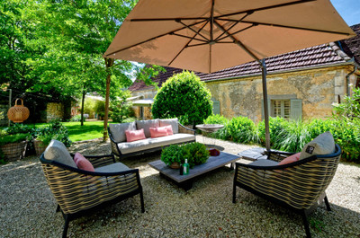 Authentic, sophisticated 7-bedroom property with swimming pool and pretty gardens near Sarlat
