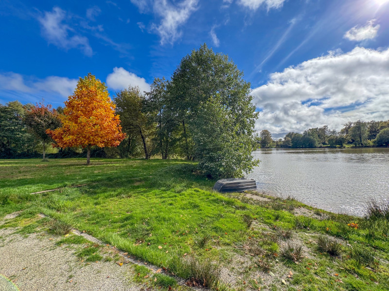 Propriété à vendre à Beaulieu-sous-Parthenay, Deux-Sèvres - 996 400 €