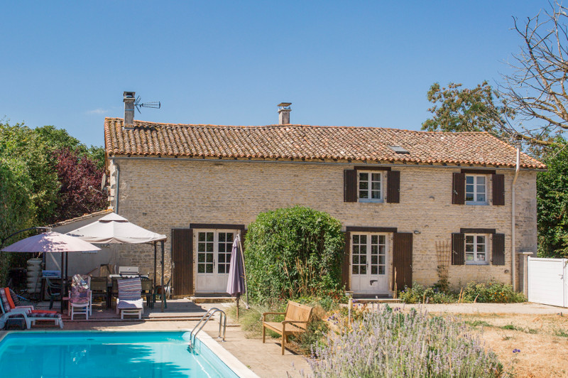 Maison à vendre à Villefagnan, Charente - 199.950 € - photo 1