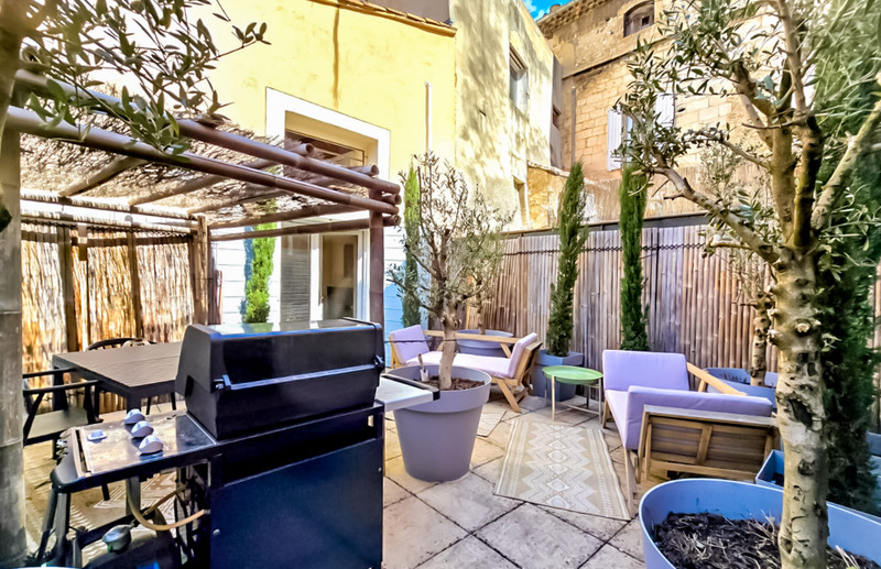 French property for sale in Apt, Vaucluse - €384,000 - photo 0