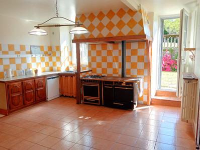 French property for sale in Marcillac-la-Croisille, Corrèze - €420,000 - photo 3