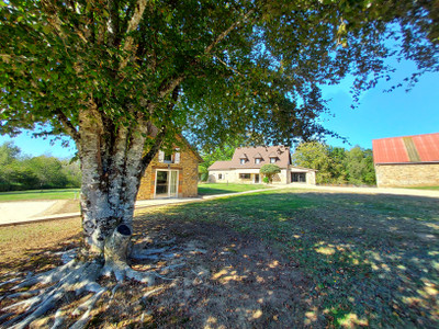 Renovated 3-bedroom stone-built farmhouse, annexe, large barn, swimming pool, and 7 hectares of land. 