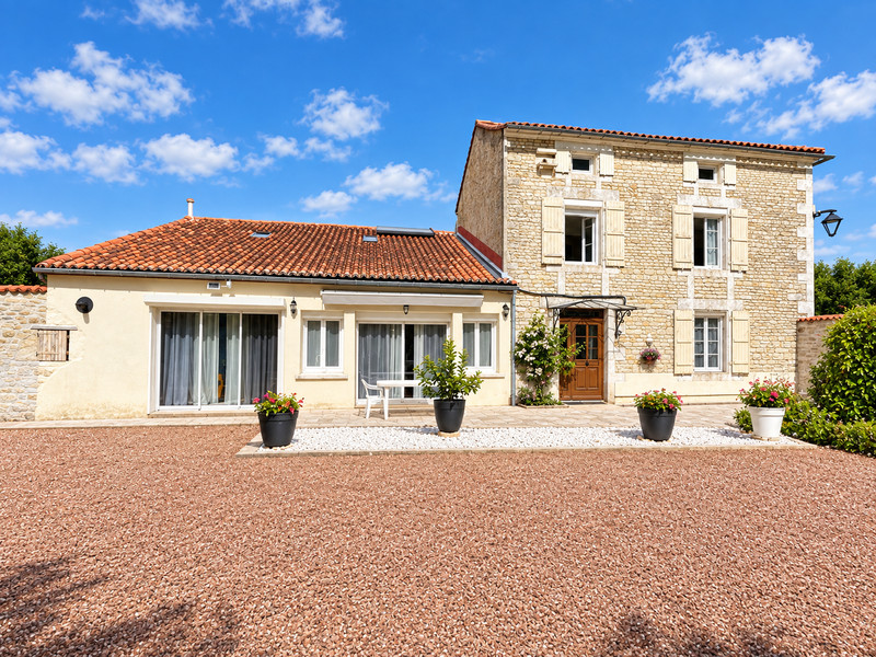 French property for sale in Vervant, Charente - €260,000 - photo 0