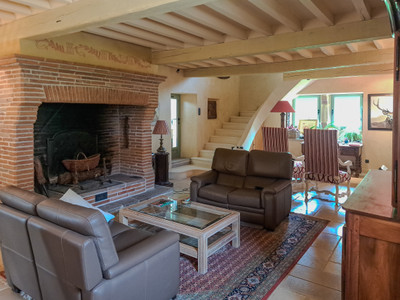 5-Hectare Estate with 220m² House, Pool, 80m² Guest Cottage, Professional and Leisure Spaces, Historic Charm

