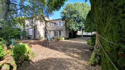 Maison à vendre à Barbezieux-Saint-Hilaire, Charente, Poitou-Charentes, avec Leggett Immobilier