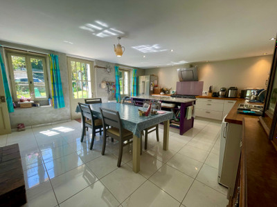 French property for sale in Neuvicq, Charente-Maritime - €424,000 - photo 1