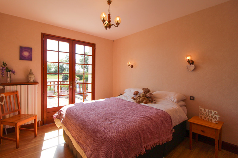 French property for sale in Chabrac, Charente - €267,500 - photo 3
