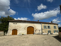 Maison à vendre à Brossac, Charente - 220.000 € - photo 2