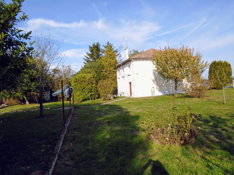 French property for sale in Asnières-sur-Blour, Vienne - &#8364;130,800 - photo 2