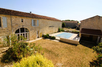 Propriété à vendre à Charmé, Charente - 382 660 € - photo n°1