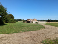Maison à Pressac, Vienne - photo 1