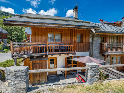 Fabulous, cozy, chalet with ski-in, gondola-out location, Meribel Valley. 5 bedrooms