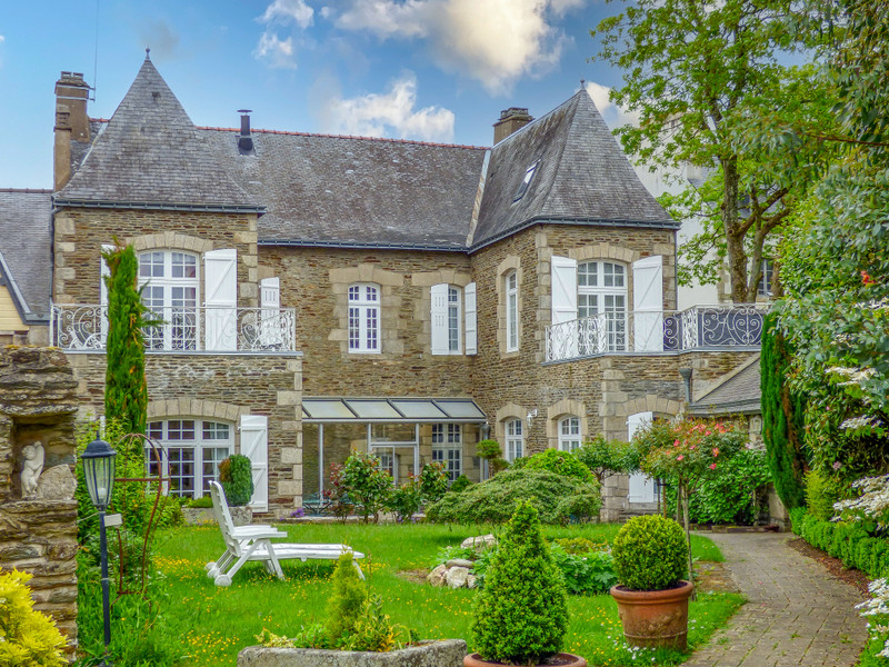 house-for-sale-in-josselin-morbihan-maison-de-maitre-18th-century