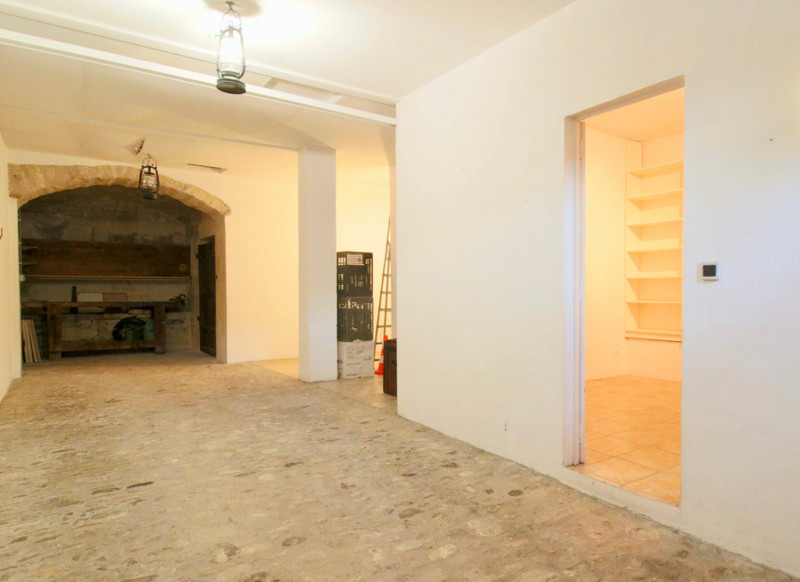 French property for sale in Apt, Vaucluse - €500,000 - photo 9