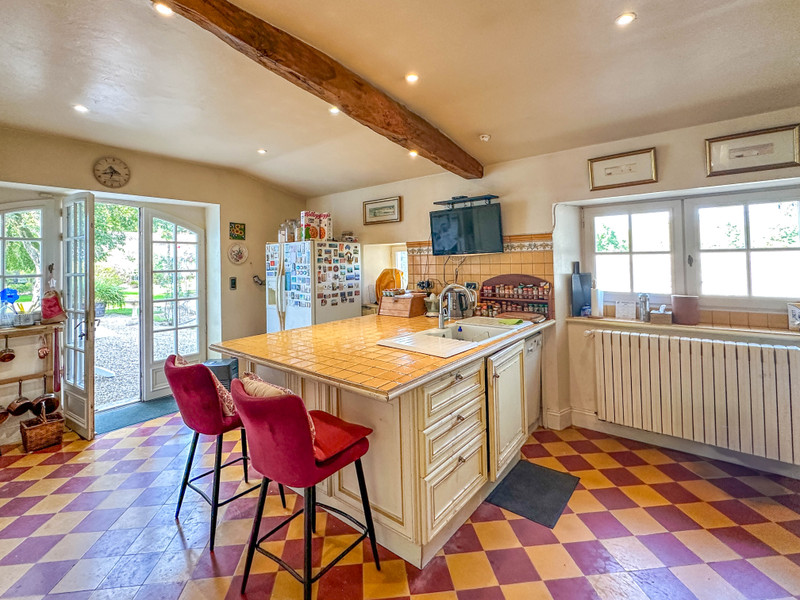 French property for sale in Bazauges, Charente-Maritime - €530,000 - photo 7