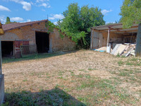 Maison à vendre à Pleuville, Charente - 99.000 € - photo 12