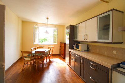 French property for sale in Saint-Jean-d'Angély, Charente-Maritime - €172,800 - photo 4