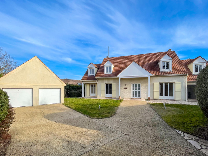 French property for sale in Médan, Yvelines - €825,000 - photo 1